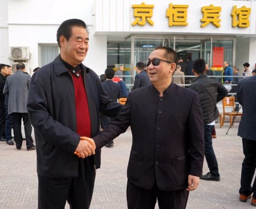 原北京军区联勤部副参谋长白玉民大校与史光柱会长亲密交谈