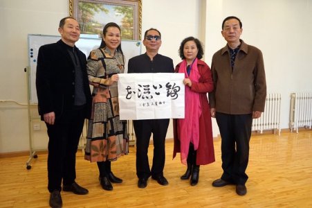 首期”书苑点睛“学员文燕向促进会捐赠书法作品