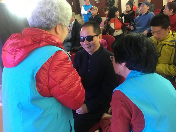 史光柱会长与朗诵爱好者亲切交谈