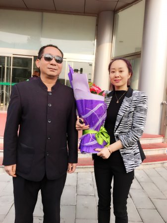 史光柱与促进会工作人员李海霞在 北京怀柔残疾人康复中心留影