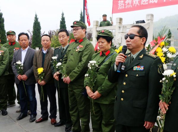 战斗英雄史光柱勉励回乡老兵发扬英烈精神，自强不息，奋发图强