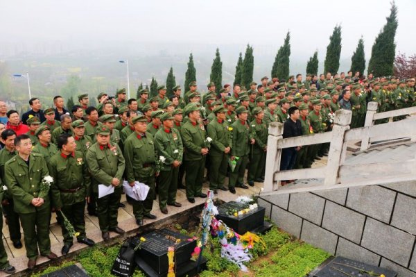 死去的战友们战友们，我们不会忘记你
