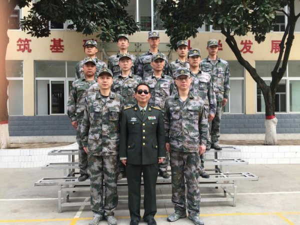 驻县部队代表
