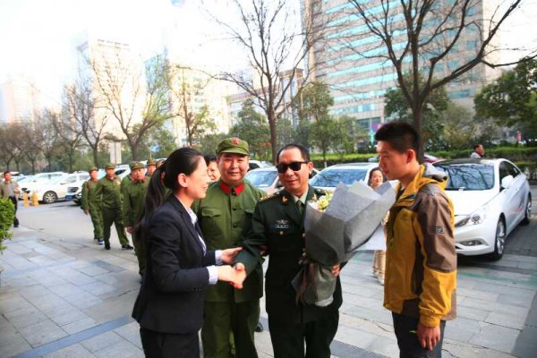 天地英雄气浩浩荡长坤