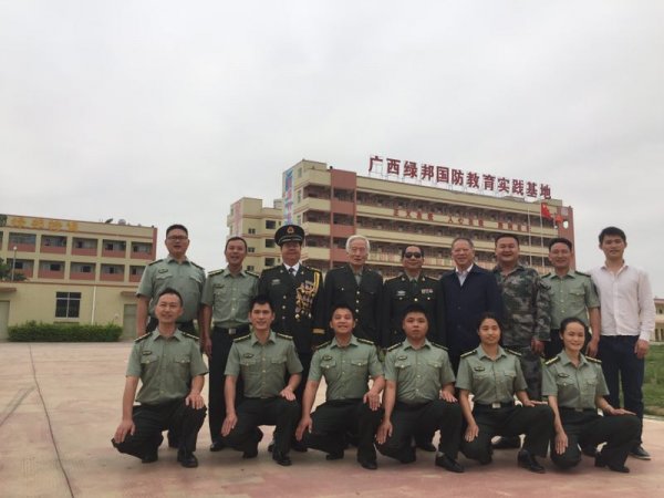 宣讲团成员与绿邦国防教育基地成员