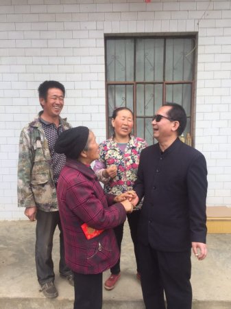 史光柱 看望 烈士郭品华母亲