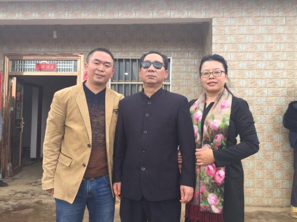 北京助残爱心公益促进会中国 大爱联盟驻昆明办事处主任阳光副主任马家顺与史光柱