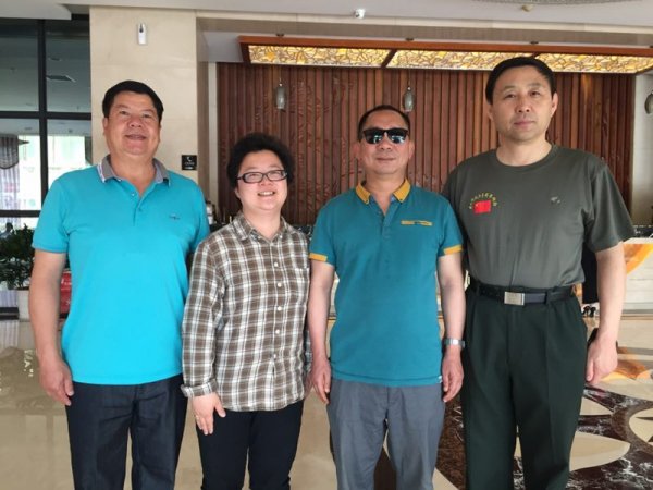 中国少年军校周刊执行主编谢娟娟在宣讲团入住大厅