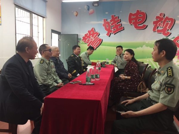 英模宣讲团与芙蓉区领导在浏正街小学会议室