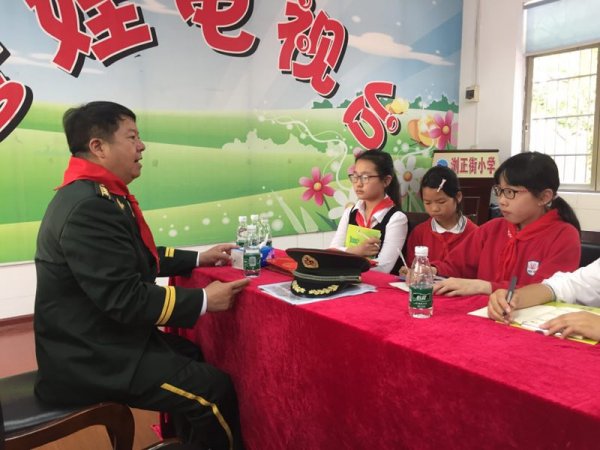 小记者采访毛羽亮