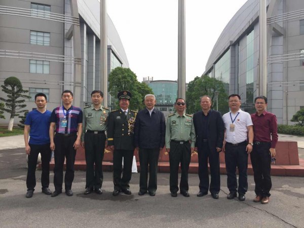 英模宣讲团与汽车工业学校部分领导