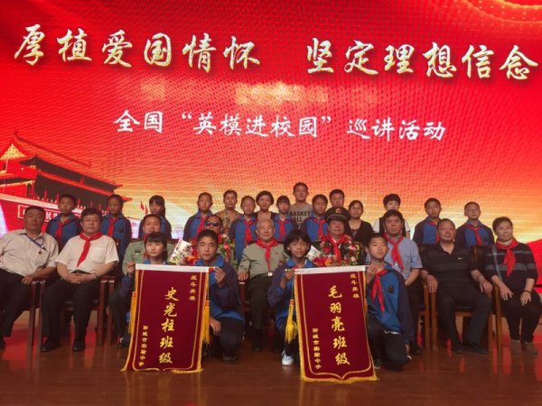 胡国桥在技师学院做报告